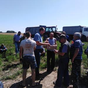 Угощали мороженым за очередную тысячу